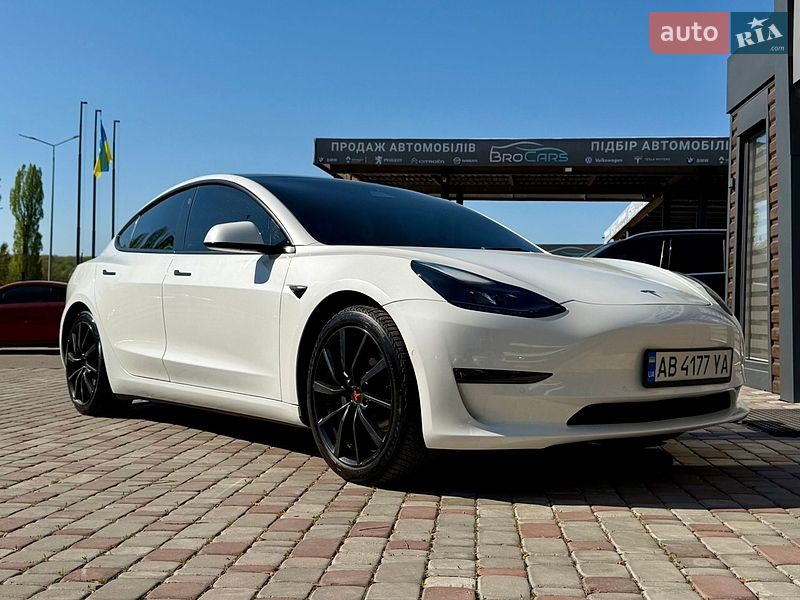 Седан Tesla Model 3 2021 в Виннице