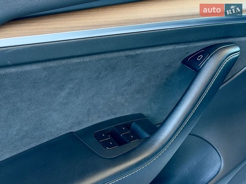 Седан Tesla Model 3 2021 в Виннице