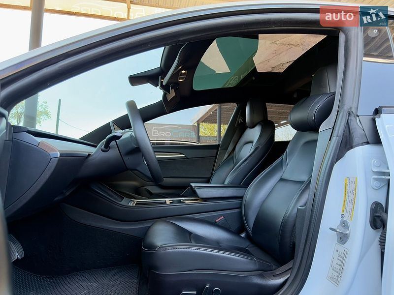 Седан Tesla Model 3 2021 в Виннице