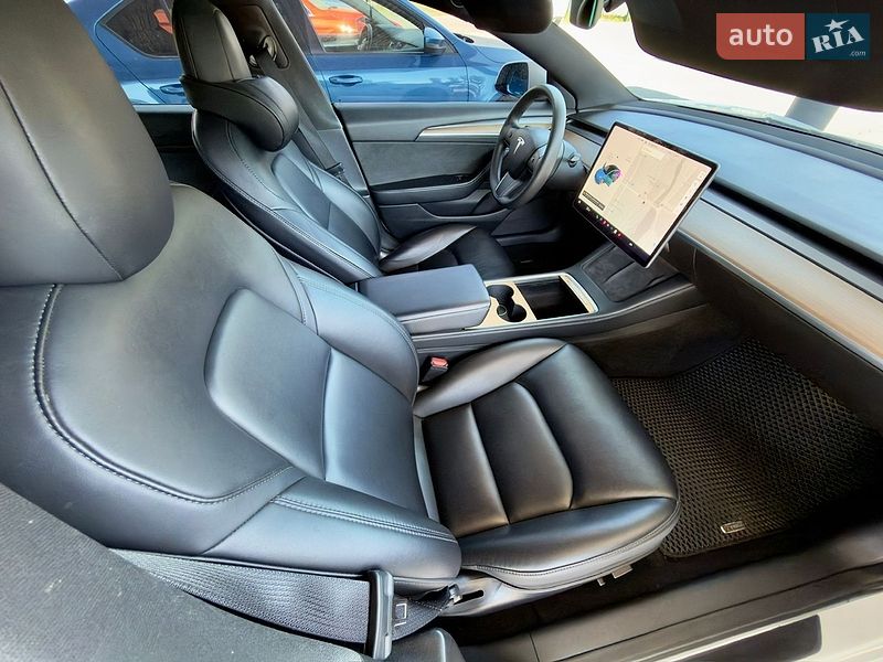 Седан Tesla Model 3 2021 в Виннице