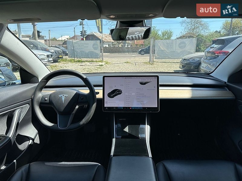 Седан Tesla Model 3 2020 в Ивано-Франковске