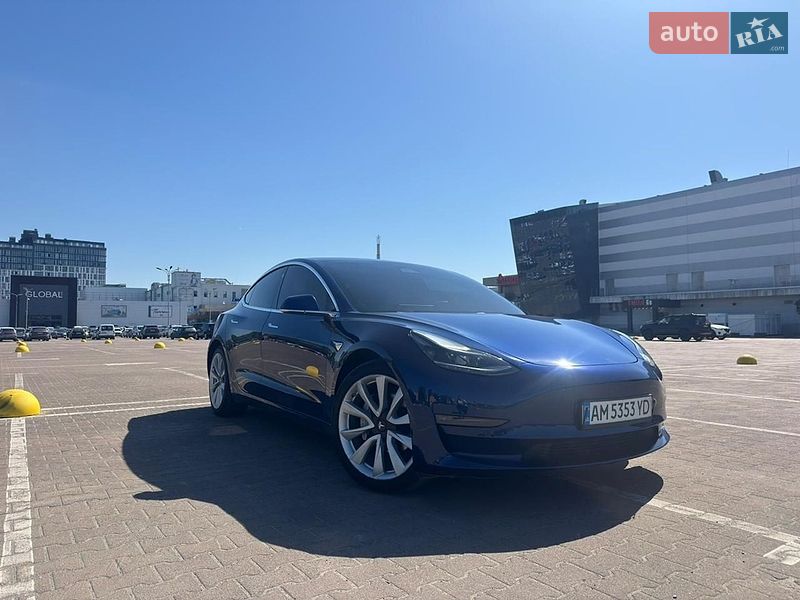 Седан Tesla Model 3 2020 в Житомире