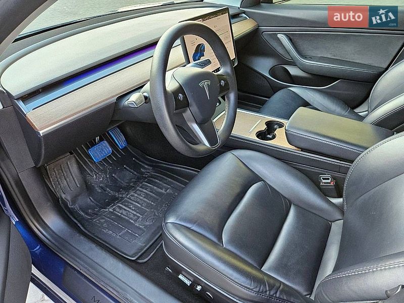 Седан Tesla Model 3 2020 в Львове