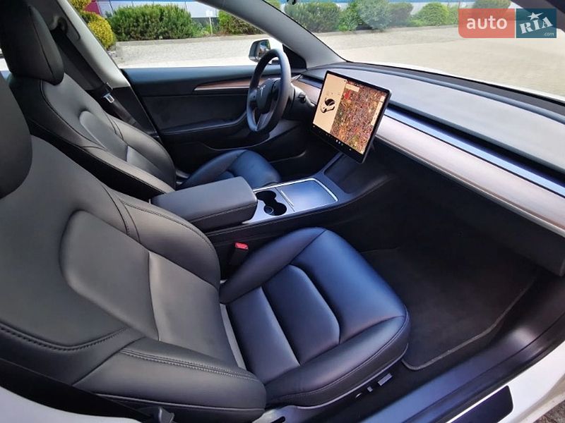 Седан Tesla Model 3 2021 в Львове