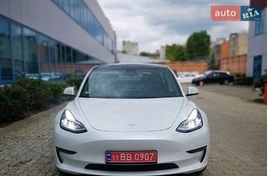 Седан Tesla Model 3 2021 в Львове