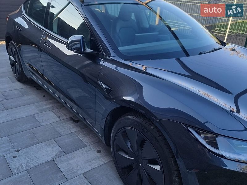 Седан Tesla Model 3 2024 в Дніпрі