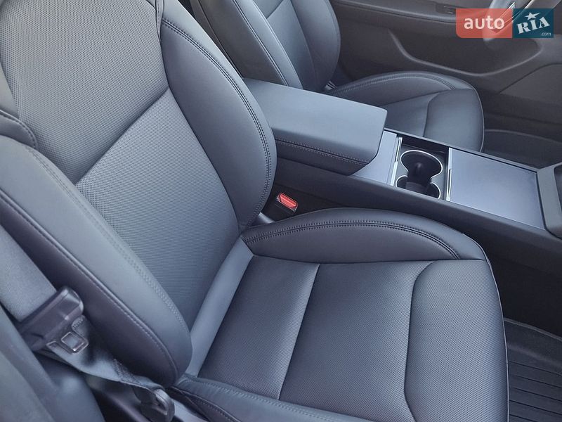Седан Tesla Model 3 2024 в Дніпрі