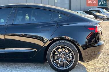 Седан Tesla Model 3 2021 в Львове
