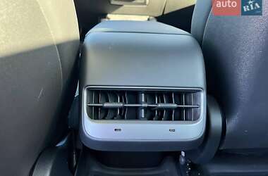 Седан Tesla Model 3 2021 в Львове