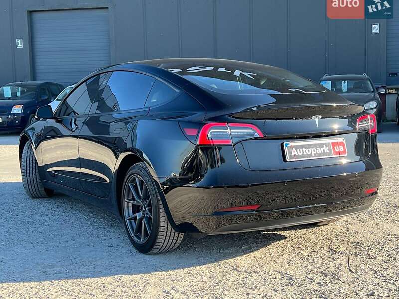 Седан Tesla Model 3 2021 в Львове