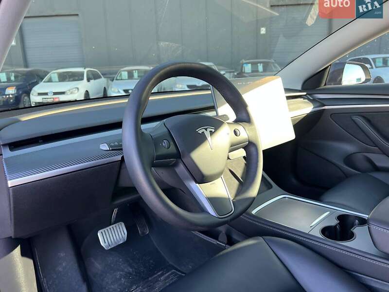 Седан Tesla Model 3 2021 в Львове