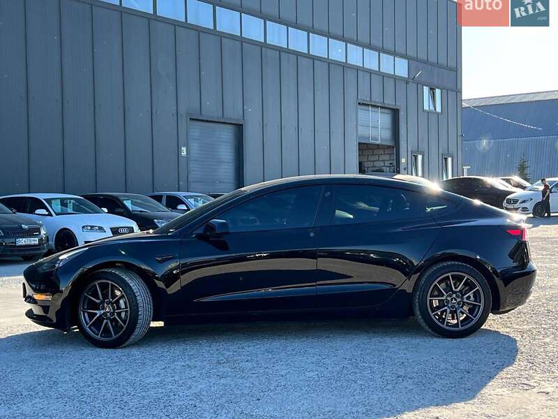 Седан Tesla Model 3 2021 в Львове