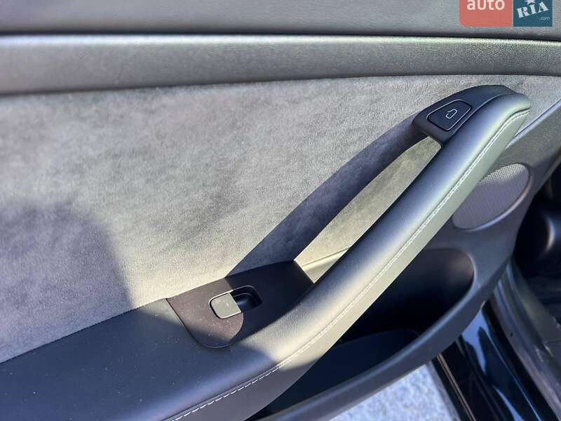 Седан Tesla Model 3 2021 в Львове