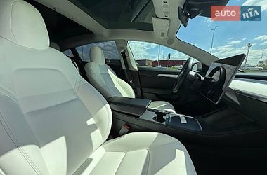 Седан Tesla Model 3 2021 в Киеве
