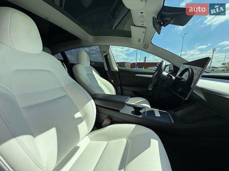 Седан Tesla Model 3 2021 в Киеве