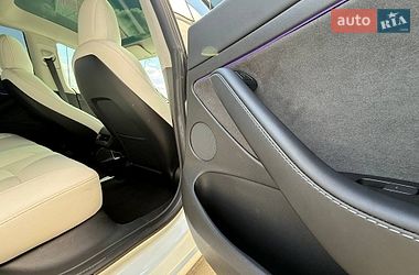 Седан Tesla Model 3 2021 в Киеве