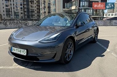 Седан Tesla Model 3 2021 в Киеве