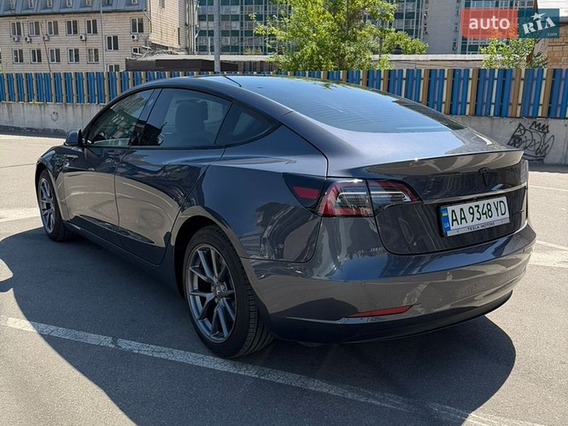 Седан Tesla Model 3 2021 в Киеве