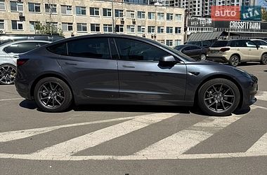 Седан Tesla Model 3 2021 в Киеве