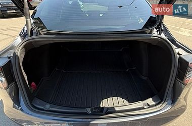 Седан Tesla Model 3 2021 в Киеве