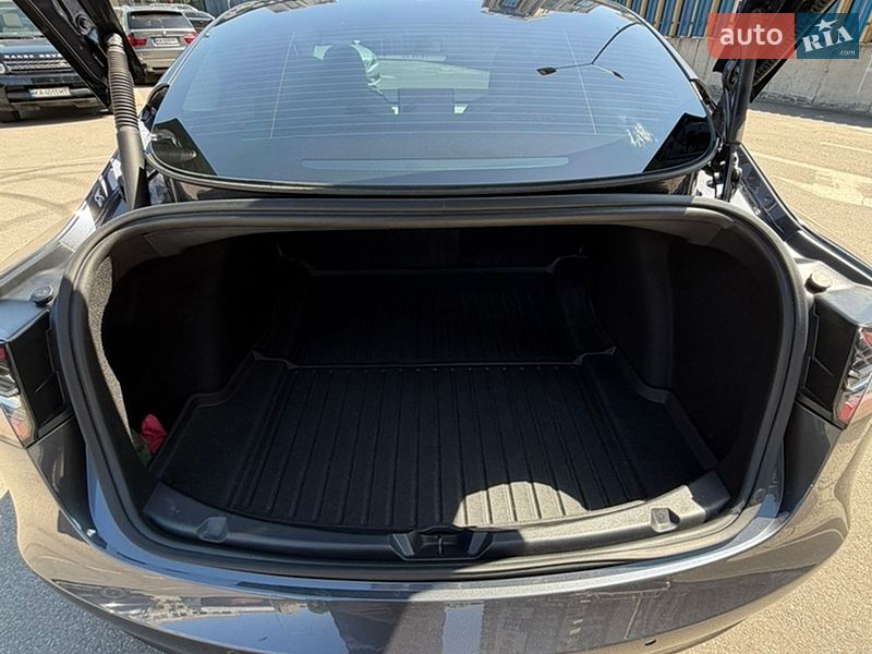 Седан Tesla Model 3 2021 в Киеве