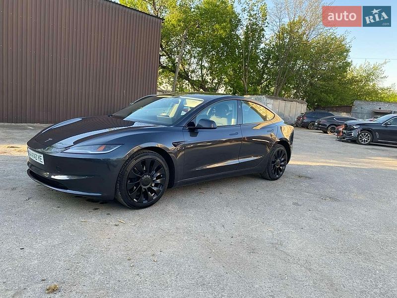 Седан Tesla Model 3 2024 в Киеве