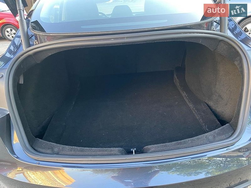 Седан Tesla Model 3 2024 в Киеве