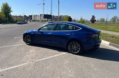 Седан Tesla Model 3 2019 в Черкассах