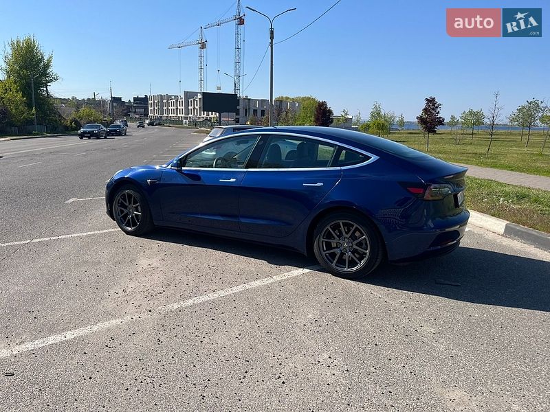 Седан Tesla Model 3 2019 в Черкассах