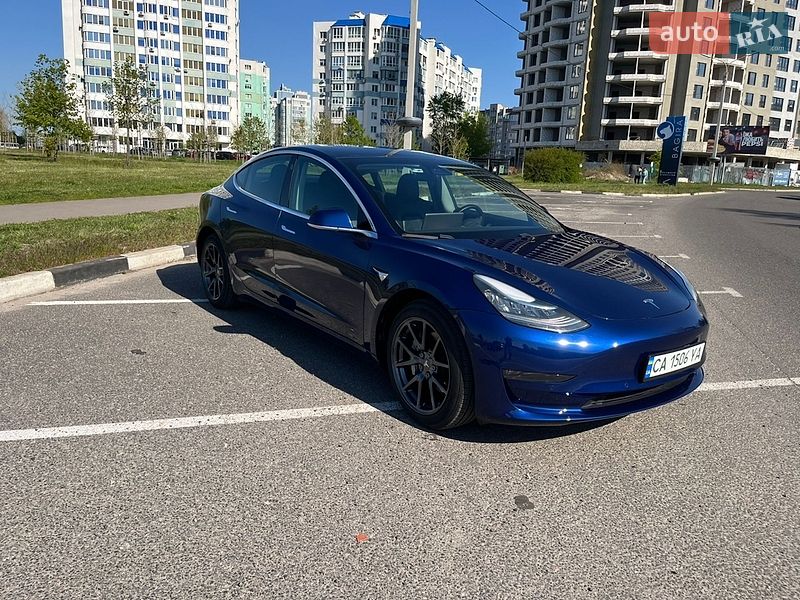 Седан Tesla Model 3 2019 в Черкассах
