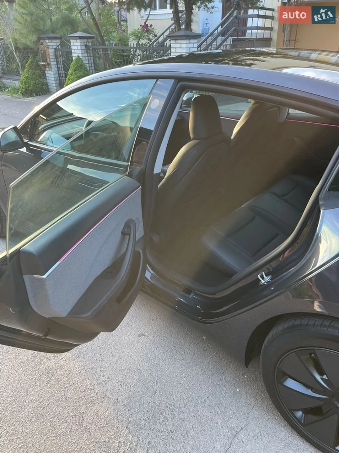 2025 Tesla Model 3 - мініатюра 9