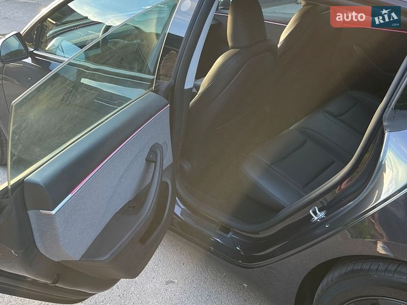 Седан Tesla Model 3 2025 в Нововолинську