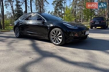Седан Tesla Model 3 2019 в Бучі