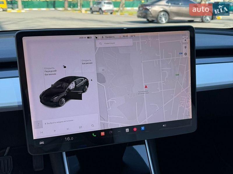 Седан Tesla Model 3 2019 в Бучі