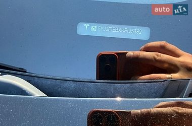 Седан Tesla Model 3 2019 в Бучі
