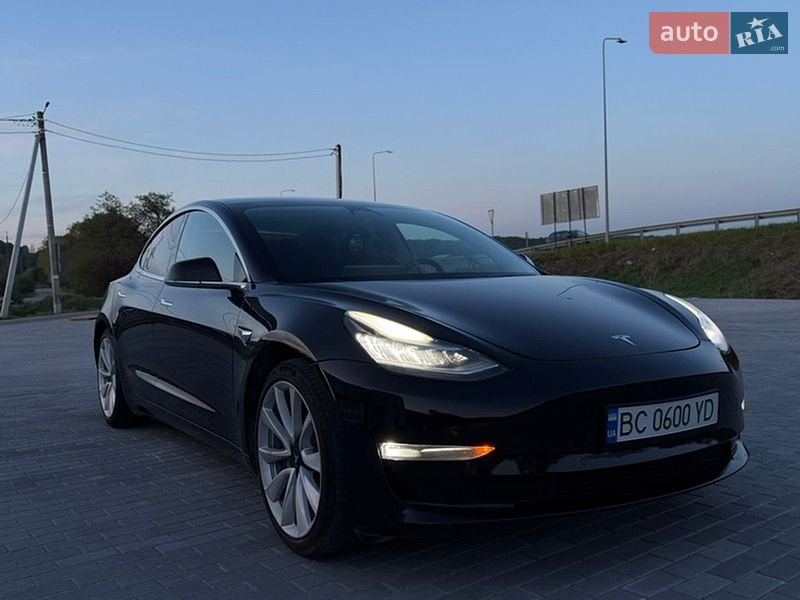 Седан Tesla Model 3 2019 в Львові