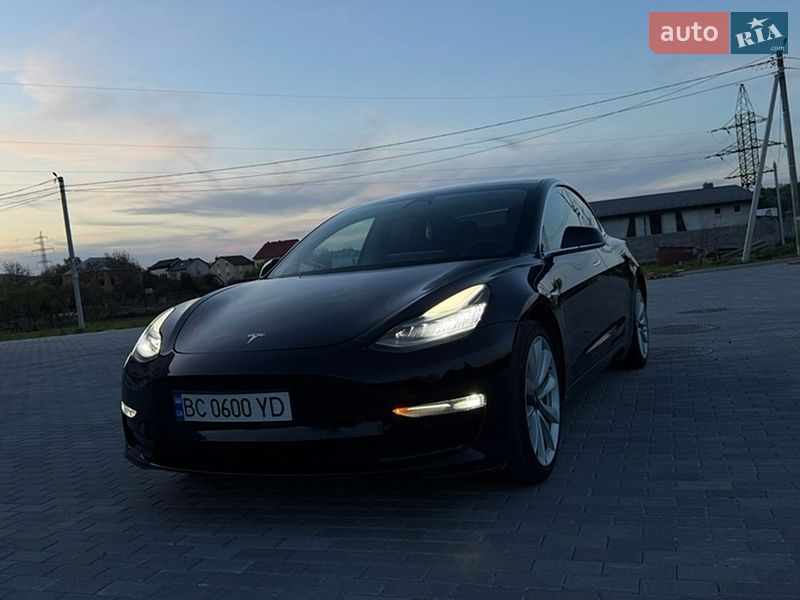 Седан Tesla Model 3 2019 в Львові
