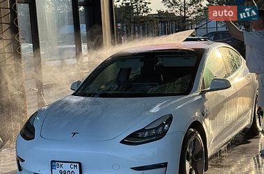 Седан Tesla Model 3 2018 в Ровно