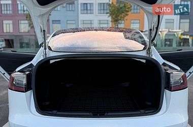 Седан Tesla Model 3 2018 в Ровно