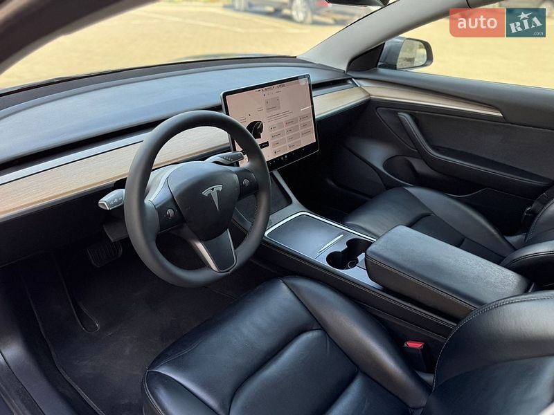 Седан Tesla Model 3 2021 в Луцке