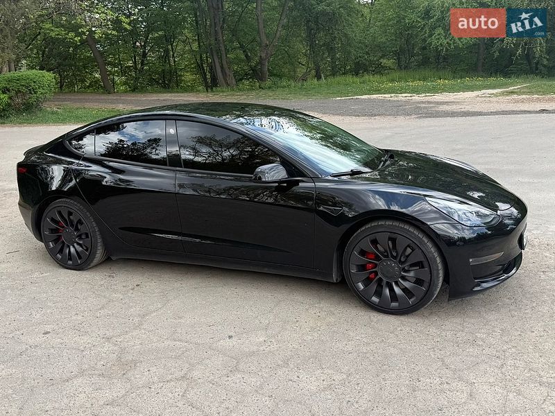 Седан Tesla Model 3 2021 в Львове