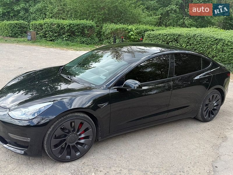 Седан Tesla Model 3 2021 в Львове