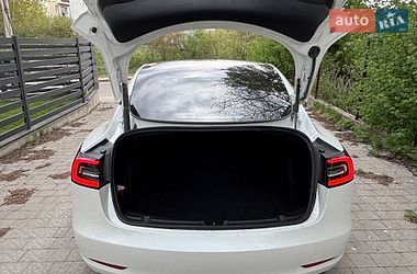 Седан Tesla Model 3 2023 в Львові