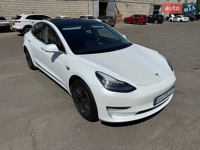 Седан Tesla Model 3 2018 в Києві