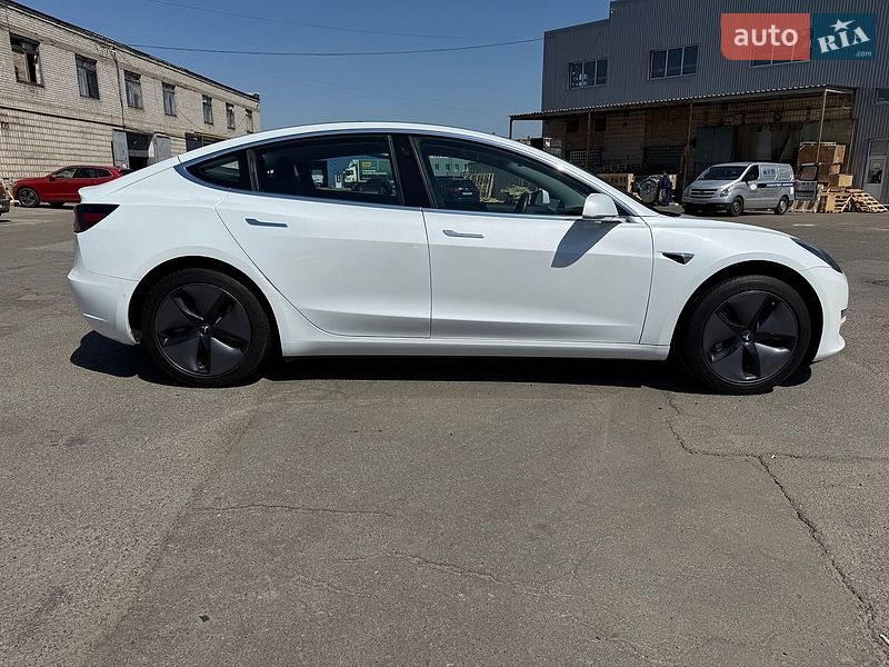 Седан Tesla Model 3 2018 в Києві