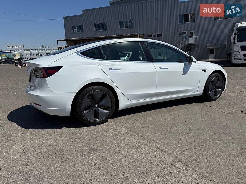 Седан Tesla Model 3 2018 в Києві