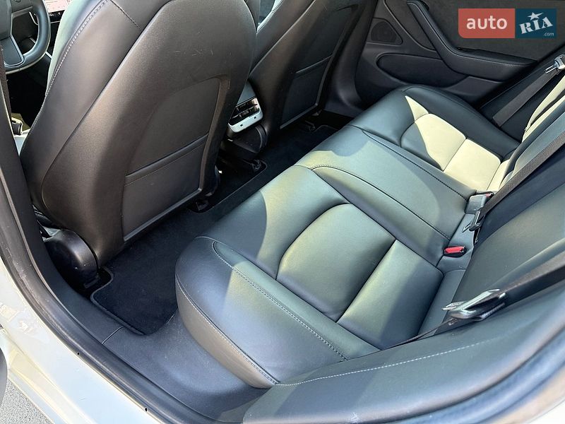 Седан Tesla Model 3 2018 в Києві
