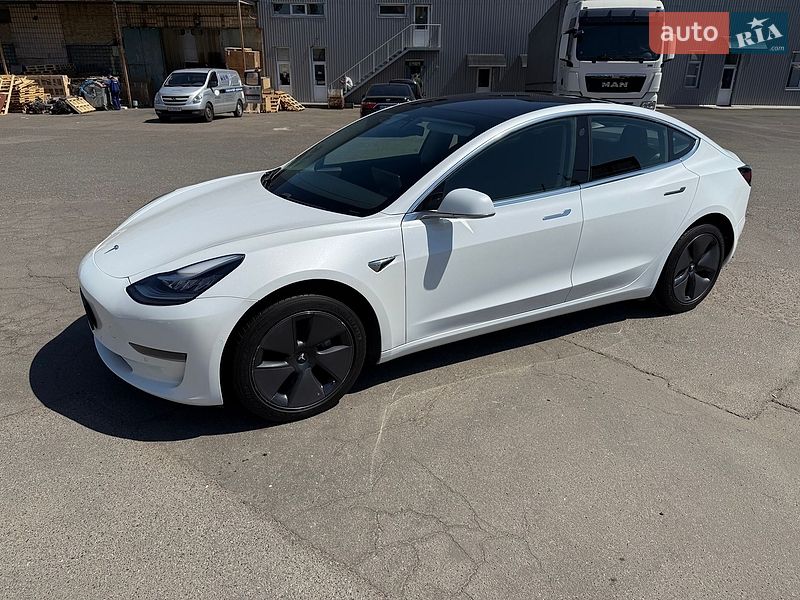 Седан Tesla Model 3 2018 в Києві