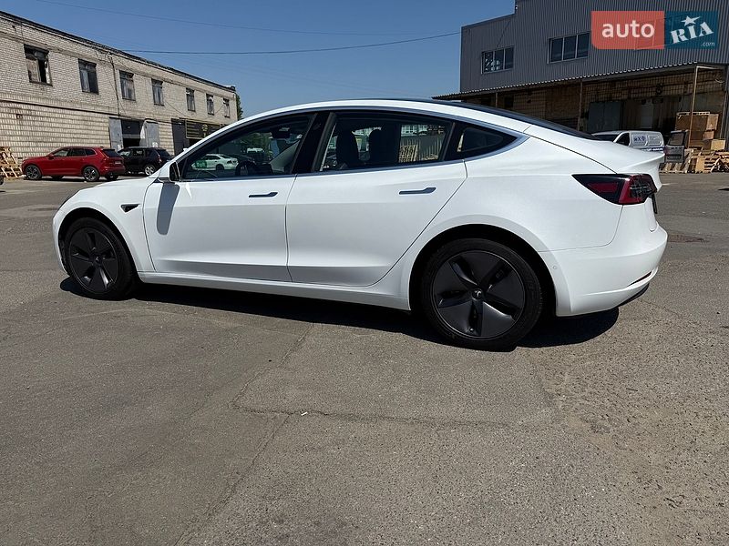Седан Tesla Model 3 2018 в Києві