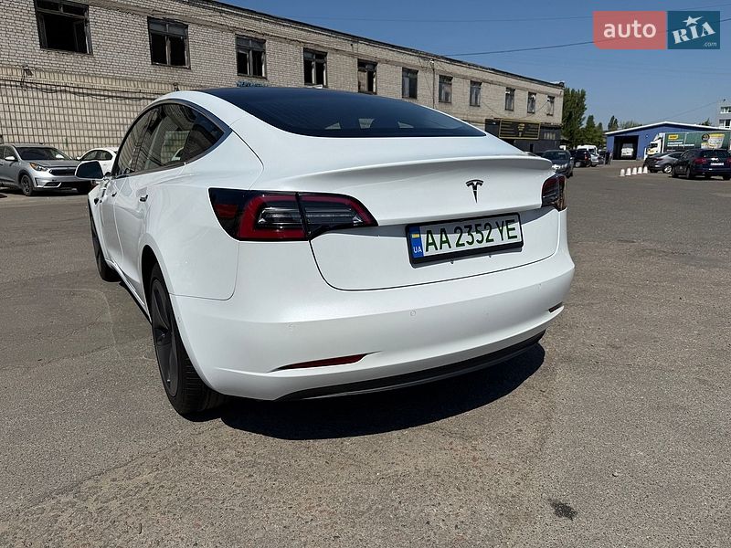 Седан Tesla Model 3 2018 в Києві